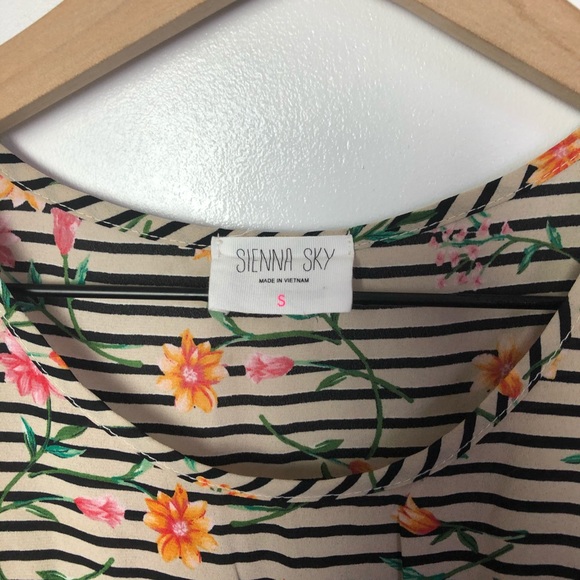 Sienna Sky Open Shoulder Blouse - Picture 4 of 5